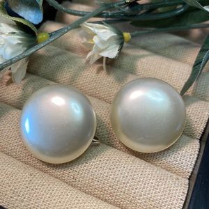 VINTAGE MARVELLA Pearly Button Clip On Earrings